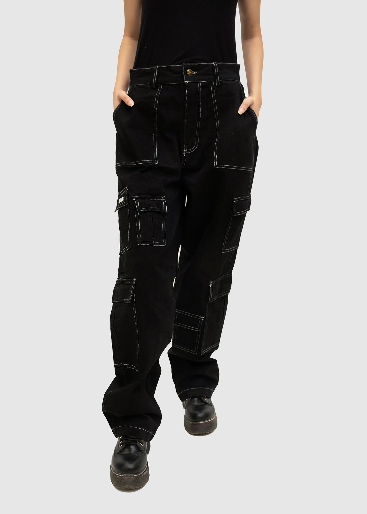 WHITE STITCHED BLACK CARGO PANT